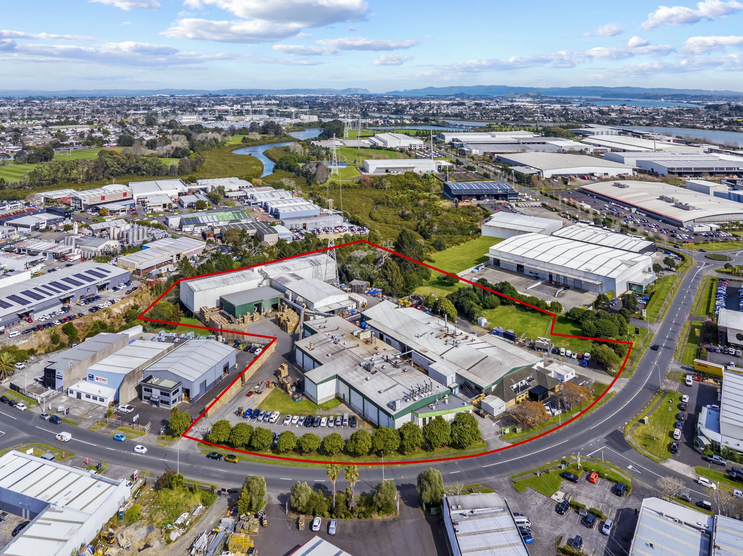 100 Kerwyn Avenue, East Tāmaki, Auckland: aerial view of the 2.6-hectare industrial site leased to Mr Chips, with the boundary outlined. Photo: Bayleys.